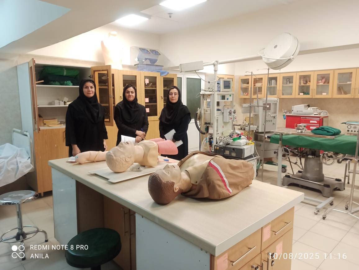 بازدید نماینده قطب تکنولوژی آموزشی، از دانشکده پیراپزشکی