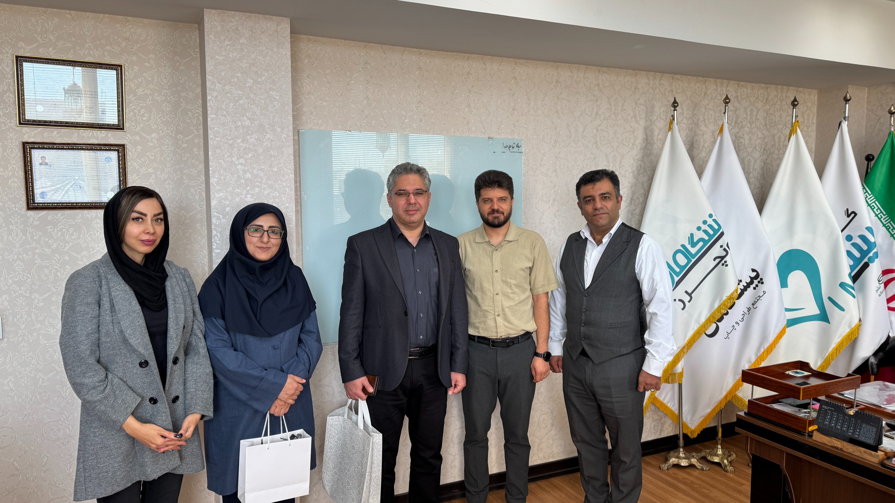 بازدید قطب تکنولوژی آموزشی دانشگاه علوم پزشکی ایران از هلدینگ پیشگامان سلامت